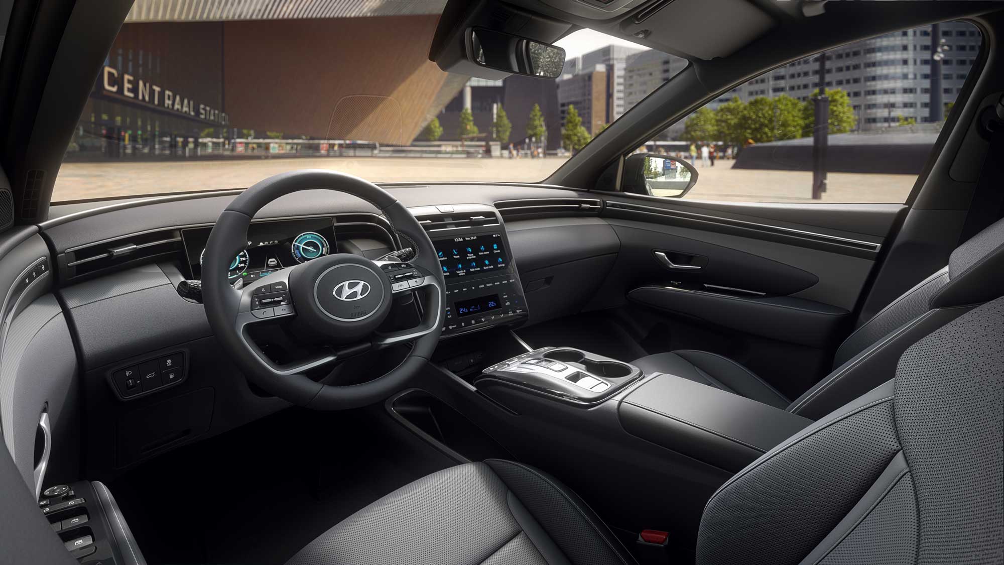 tucson_blackline_cockpit_01